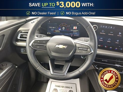 Used 2026 Chevrolet Traverse LT w/ Sun and Wheel Package FWD image 18