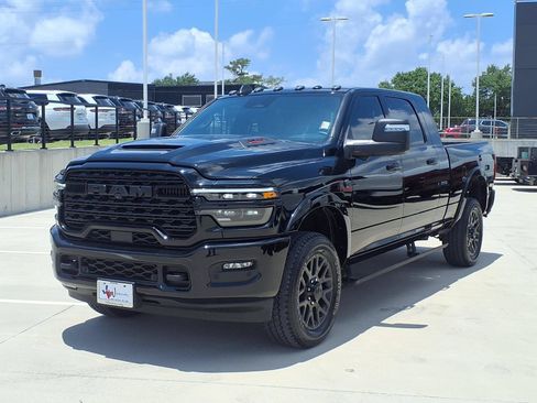 Used 2025 RAM 2500 Limited AWD/4WD image 3