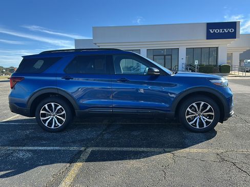 Used 2020 Ford Explorer ST w/ Premium Technology Package image 9