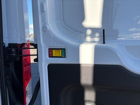 Used 2025 Ford Transit 250 148 Medium Roof Extended AWD image 27