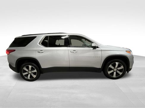 Used 2020 Chevrolet Traverse LT w/ LT Premium Package FWD image 4
