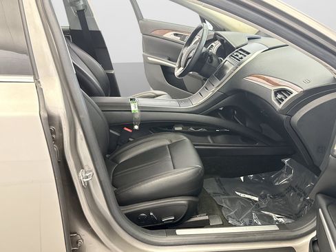 Used 2016 Lincoln MKZ FWD image 16