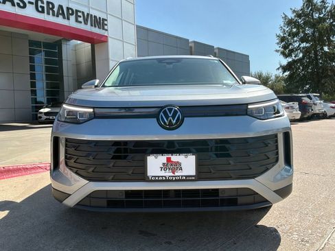 Used 2026 Volkswagen Tiguan SE FWD image 3
