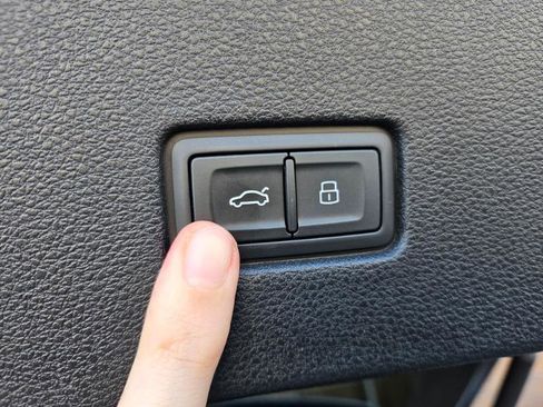 Used 2019 Audi Q8 Premium Plus w/ Premium Plus image 71