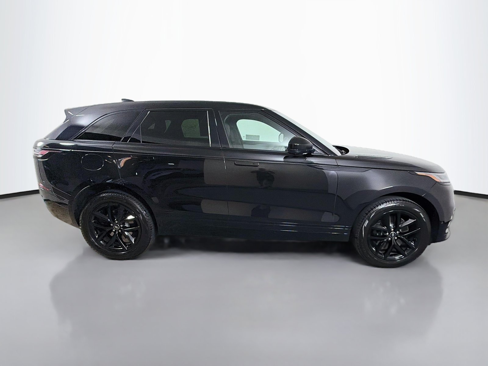 Certified 2026 Land Rover Range Rover Velar Dynamic SE AWD/4WD image 6