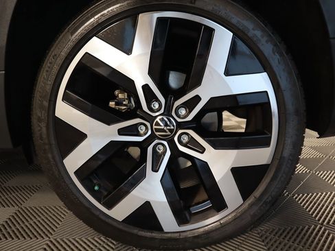 Used 2022 Volkswagen Taos SEL w/ Panoramic Sunroof Package image 31