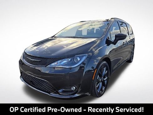 Used 2019 Chrysler Pacifica Touring-L Plus w/ Advanced Safetytec Group FWD image 6