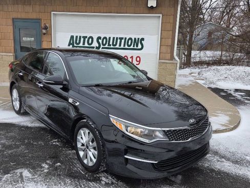Used 2018 Kia Optima EX w/ Premium Package FWD image 2