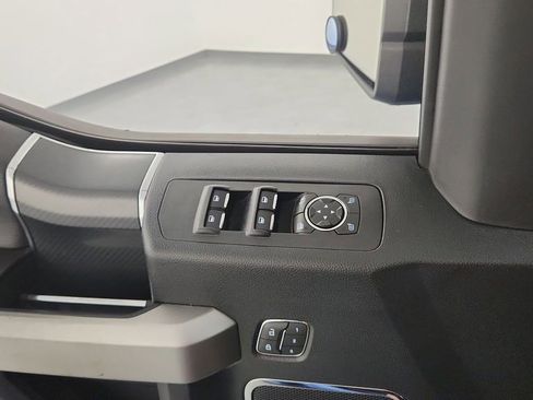 Used 2019 Ford F150 Lariat w/ Equipment Group 502A Luxury AWD/4WD image 15