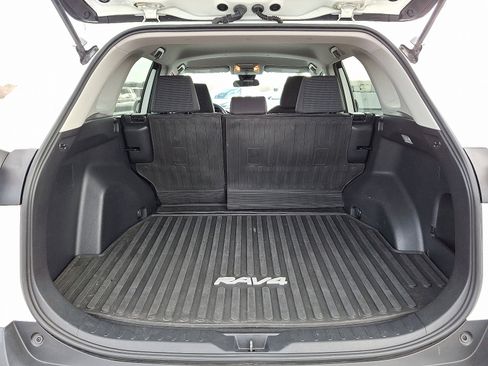 Used 2021 Toyota RAV4 LE image 28