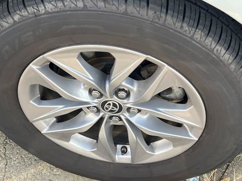 Used 2022 Toyota Sienna XLE w/ XLE Plus Package FWD image 22
