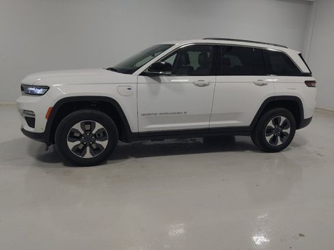 Used 2022 Jeep Grand Cherokee Limited 4xe w/ Luxury Tech Group II AWD/4WD image 2