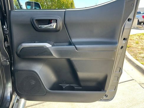 Used 2018 Toyota Tacoma Limited AWD/4WD image 26
