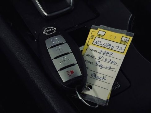 Used 2022 Nissan Rogue SV image 33