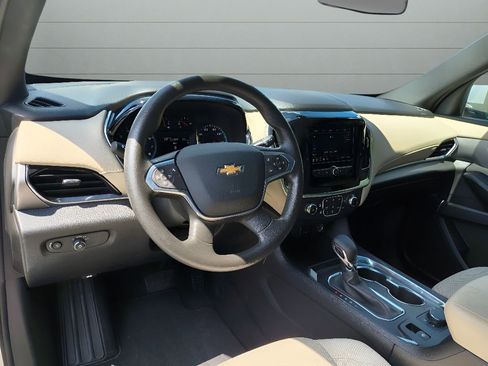 Used 2022 Chevrolet Traverse LS image 19