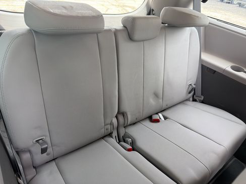 Used 2018 Toyota Sienna XLE w/ XLE Navigation Package FWD image 16