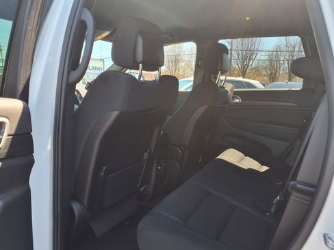 Used 2021 Jeep Grand Cherokee Laredo image 23