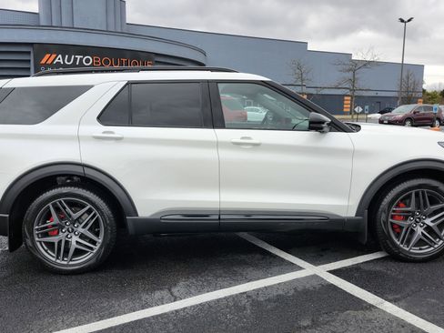 Used 2025 Ford Explorer ST w/ Sun And Sound Package image 21