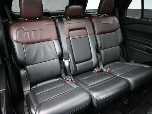 Used 2020 Ford Explorer Platinum AWD/4WD image 30