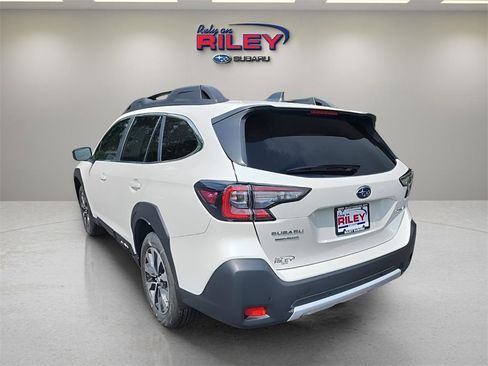 Used 2025 Subaru Outback Limited image 3