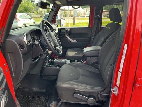 Used 2014 Jeep Wrangler Unlimited Sahara w/ Connectivity Group AWD/4WD image 19