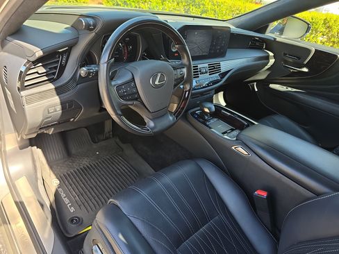 Used 2022 Lexus LS 500 w/ Interior Upgrade Package RWD image 16