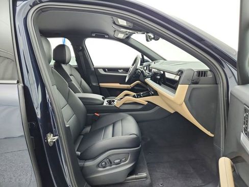 Used 2024 Porsche Cayenne image 33