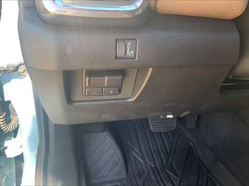 Used 2025 GMC Canyon Denali AWD/4WD image 35