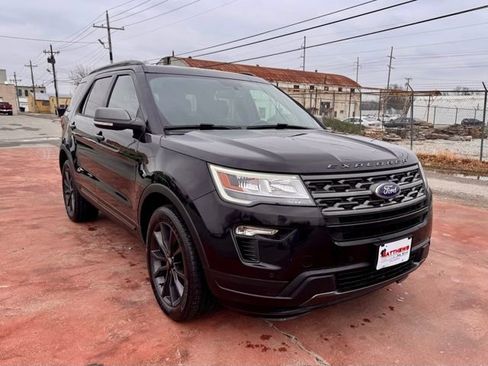 Used 2019 Ford Explorer XLT w/ XLT Sport Appearance Package image 3