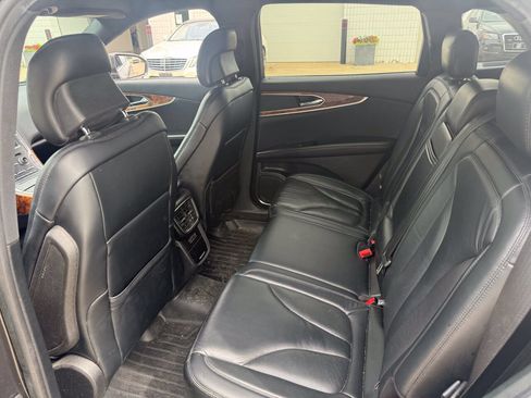 Used 2019 Lincoln Nautilus Select AWD/4WD image 3