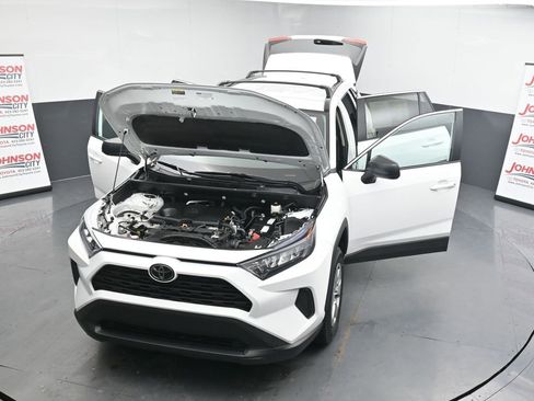 Used 2021 Toyota RAV4 LE image 41