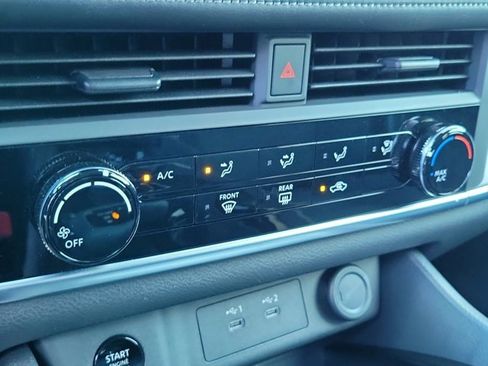 Used 2025 Nissan Rogue S image 30