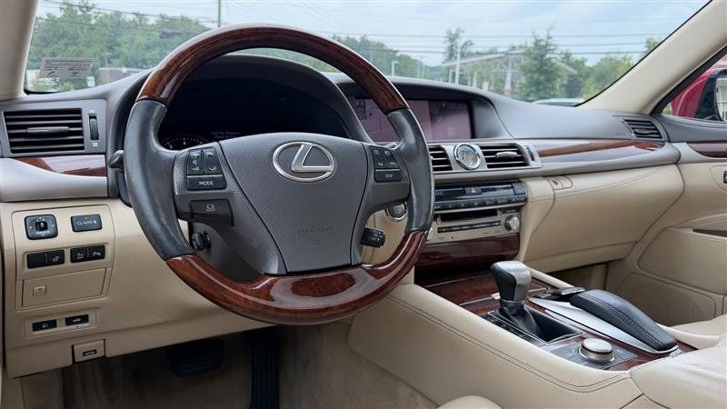 Used 2013 Lexus LS 460 AWD w/ Comfort Pkg image 26