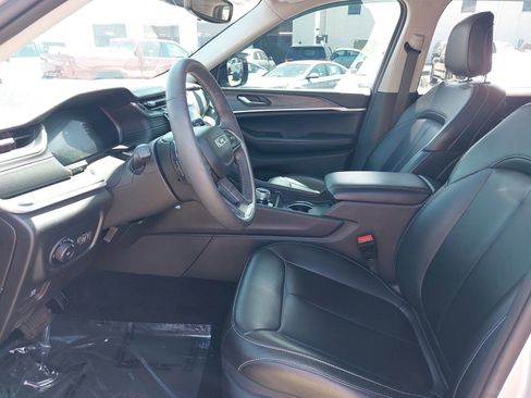 Used 2024 Jeep Grand Cherokee Limited image 16