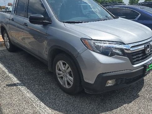Used 2017 Honda Ridgeline RT image 2