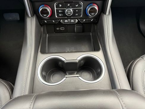 Used 2024 Chevrolet Suburban LT image 35