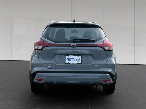 Used 2023 Nissan Kicks SV image 4