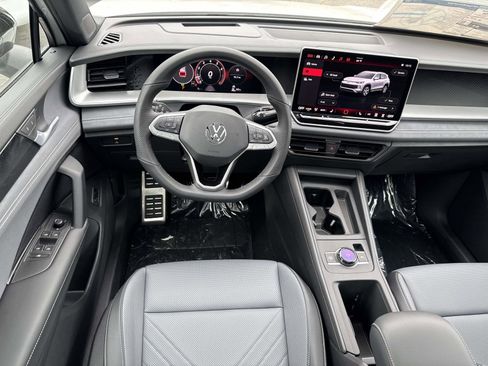 New 2026 Volkswagen Tiguan SE R-Line FWD image 10