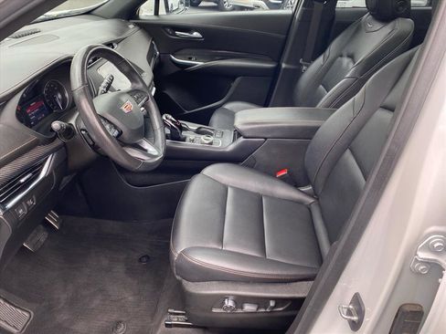 Used 2023 Cadillac XT4 Sport w/ Cold Weather Package AWD/4WD image 9