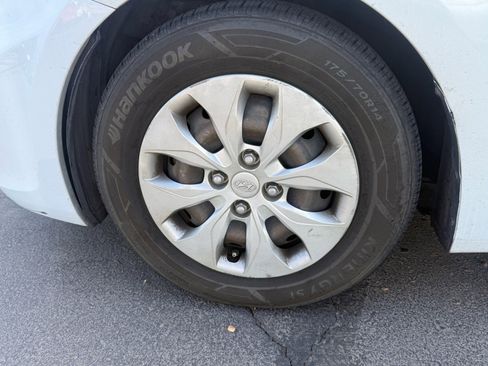 Used 2016 Hyundai Accent SE image 6