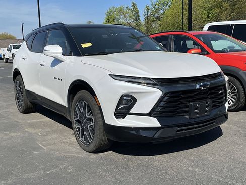 Certified 2023 Chevrolet Blazer RS w/ Driver Confidence II Package image 10