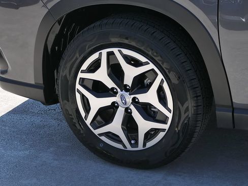 Used 2023 Subaru Forester Premium AWD/4WD image 9