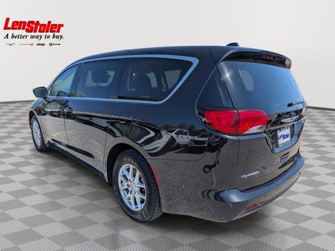 Used 2023 Chrysler Voyager LX FWD image 3