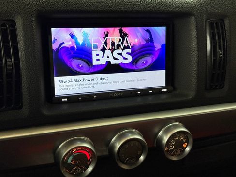 Used 2004 Chevrolet SSR w/ Preferred Equipment Group image 49