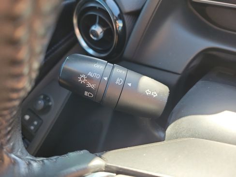 Used 2019 Toyota Yaris XLE image 34