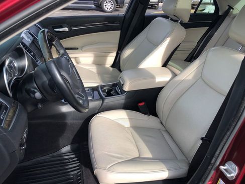 Used 2018 Chrysler 300 Limited w/ Safetytec Plus Group image 19