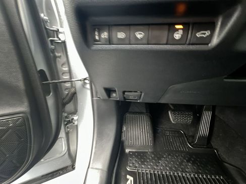 Used 2020 Toyota RAV4 Limited image 18