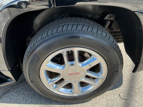 Used 2007 GMC Envoy Denali image 23