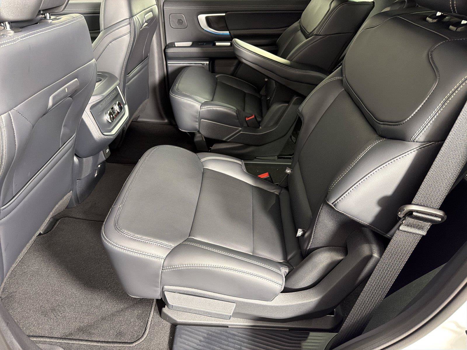 New 2027 Ford Expedition Platinum w/ Stealth Performance Package AWD/4WD image 21