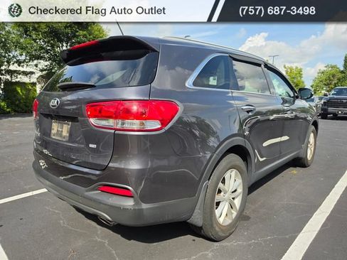 Used 2017 Kia Sorento FWD image 6
